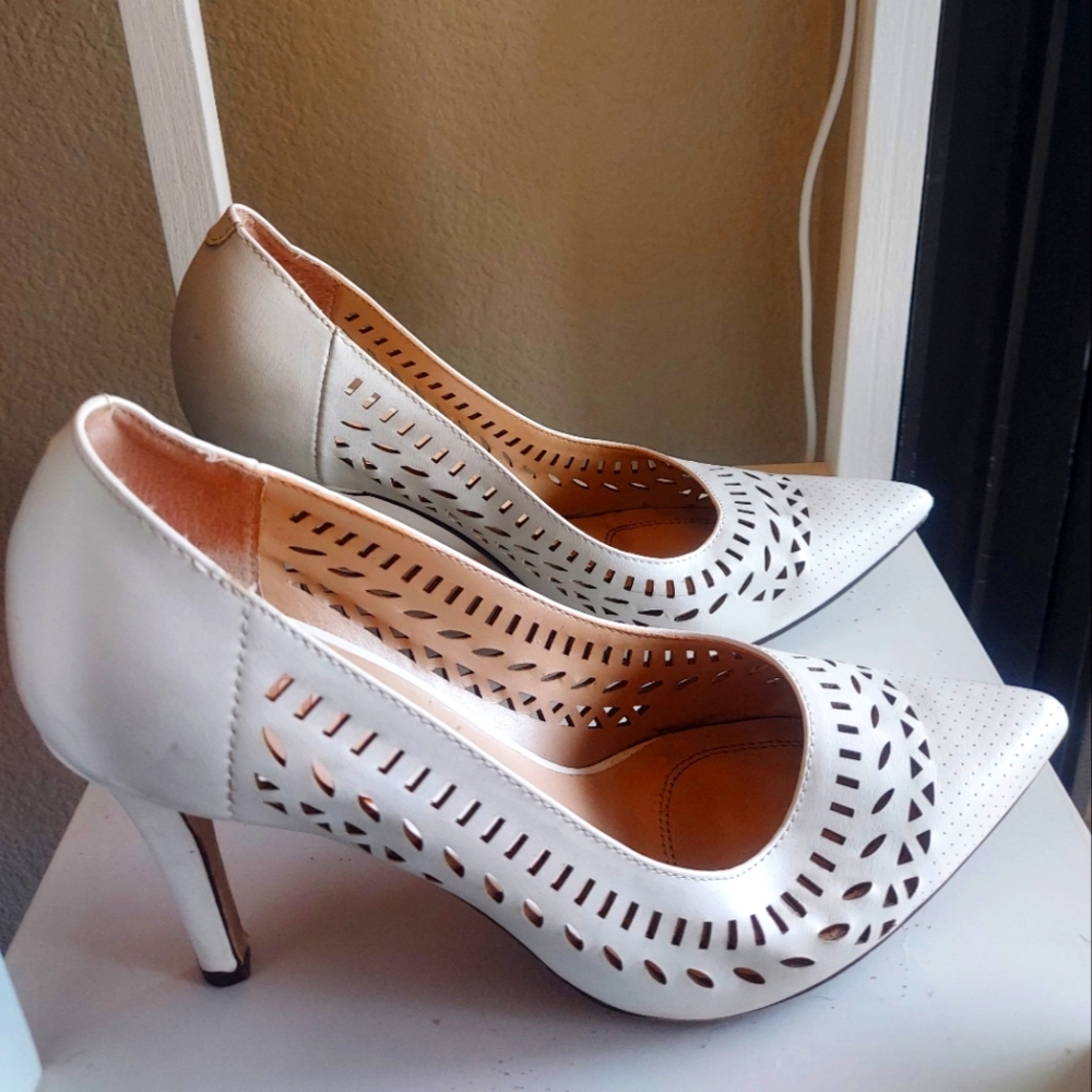 Unisa white heels, size 6